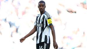 Transfer rumors, news: Liverpool continue chase for Isak