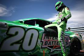 Toyota's Vegas reign continues as Bell takes pole