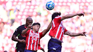 Leyenda de Chivas pide el regreso de Diego Campillo tras el bajo nivel de Luis Romo en Chivas
