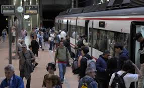 Renfe: Nouveaux tarifs! Files d'attente et confusion à la gare! - Imagen principal del artículo
