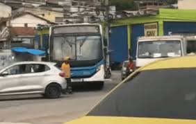Ônibus são sequestrados e usados como barricadas no Rio de Janeiro