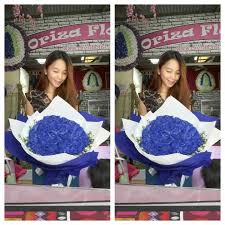 Image result for karangan bunga mawar biru