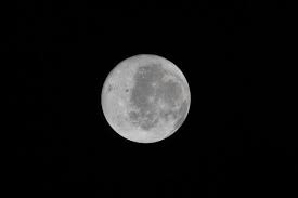 NASA Artemis II Astronauts Race Into Moon’s Embrace After Quiet Easter