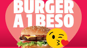 ¿A qué hora inician las hamburguesas Gratis por un beso de Carl’s Jr.?