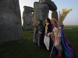 Résultat de recherche d'images pour "stonehenge celebration"
