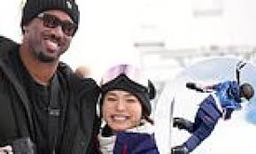 O querido herói da NFL completa a corrida do Super Bowl às Olimpíadas de Inverno para torcer por sua namorada snowboarder