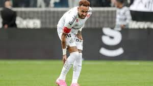 Com edema na panturrilha, Neymar não é relacionado e desfalca Santos em jogo decisivo contra o San Lorenzo