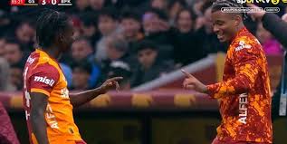 Renato Nhaga estreia-se a marcar pelo Galatasaray e festeja a dançar. Ora veja