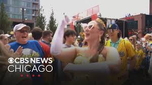 Fans line up for Savannah Bananas at Wrigley Field