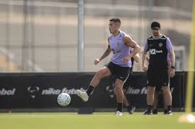 Atacante do Atlético-MG entra em fase final de recuperação e participa de parte do treino