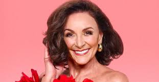 Nervous' Shirley Ballas strips to swimsuit as she endures gruelling challenge ahead of Strictly 🔽