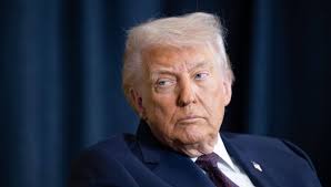 Donald Trump, după criticile prezentatorului Premiilor Grammy: Noah, un ratat complet, idiot pentru o grămadă de bani. O să-mi trimit avocaţii să-l dea în judecată