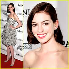 Anne Hathaway is Gonna Get &quot;Married&quot;. Anne Hathaway is Gonna Get. Anne Hathaway (in Oscar de la Renta) is all smiles at the premiere of Rachel Getting ... - anne-hathaway-rachel-getting-married