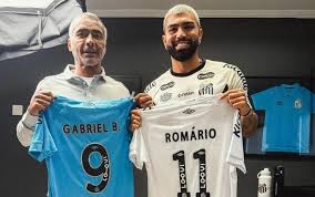 Em visita ao CT do Santos, Romário se encontra com Gabigol; veja imagens