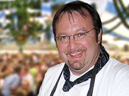 Kulinarisch verwöhnt der Stiftl-Küchendirektor Karl Benner mit reschen ...