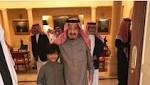 صورة للملك سلمان داخل قصر