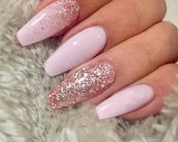 Hình ảnh về Glitter pink acrylic nails