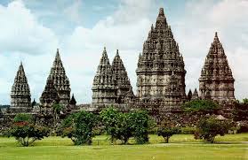 Hasil gambar untuk prambanan dari pintu masuk