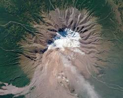 صورة Shiveluch volcano aerial view