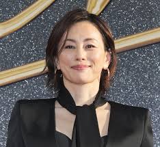 米倉涼子「オーラがエグい」黒コーデショット公開「世界的美貌にバンザーイ」「華やかで美しい」（日刊スポーツ）