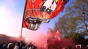 DFB-Pokal: Vorm Halbfinale gegen Bayern: Pyro-Empfang für Leverkusen-Stars