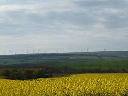 April showers make a brief appearance but high pressure keeps hold to start the week