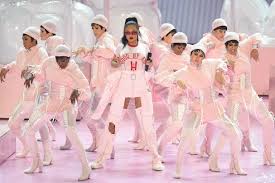 Resultado de imagem para fotos vma 2016 rihanna