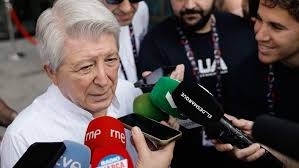 'Some people prefer short hair, others long' - Cerezo jokes about pitch complaints