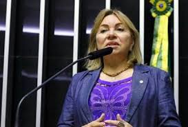 Preso pela PF, investigado reclamou que deputada recebia propina demais no esquema do INSS