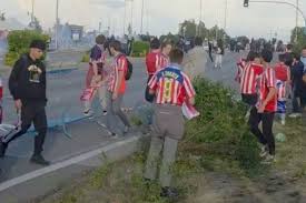 Arsenal fans tear gassed by police in chaotic Atleti Champions League scenes
