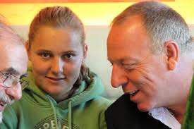 nicht minder charmant und mittlerweile schon Routinier Stefanie Bistan umzingelt von Rikki Schmitz und Sepp Göllner - Bistan%2520Goellner%2520Schmitz%2520PK