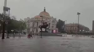 Lluvias torrenciales dejan a la Ciudad de México sumergida bajo el agua y severas afectaciones