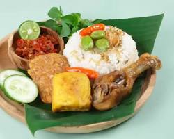 5 Kuliner solo nasi liwet yang Wajib Dicoba Nasi Liwet Keprabon dengan berbagai macam lauk pauk