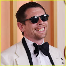 ‘Sinners’ Actor Jack O’Connell Wears Vampire Fangs on His Teeth to Oscars 2026!
