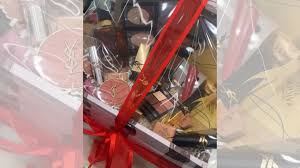 Marido ganha kit de luxo de mais de R$ 5 mil, presenteia colega de trabalho e caso viraliza