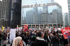 Chicago protestiert gegen Trumps Einwanderungspolitik: Tausende auf der Straße - Imagen principal del artículo