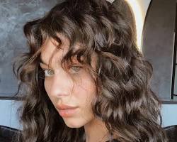 Image de Curly Hair with Curtain Bangs Braided