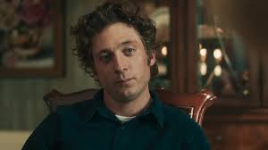 Jeremy Allen White Belly Button Trend