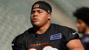 Landon Robinson Wears Navy Service Uniform to NFL Debut in Viral Video Before Bengals vs. Bucs