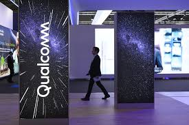 Qualcomm Gives Weak Forecast After Smartphone Market Slumps
