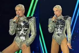 Xuxa provoca em 2º show após críticas por virilha à mostra: 'Não vão conseguir ver'