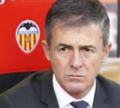 El entrenador del Granada, Lucas Alcaraz, que no se pronunció sobre la posibilidad de continuar en el club, afirmó que el ambiente de confianza que ha ... - 1369604093_extras_mosaico_noticia_1_g_0