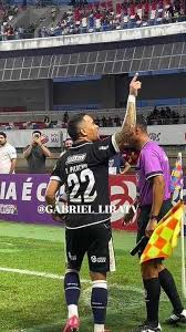 Vídeo: Pikachu canta junto com torcida antes de bater escanteio no primeiro Re-Pa pelo Remo