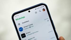 What’s the Buzz? Liquid Glass Update Coming to WhatsApp on iOS 26!