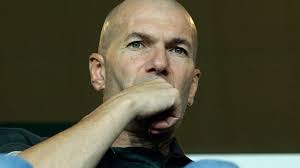 Apparition remarquée de Zidane : les yeux du nouvel entraîneur observent de loin
