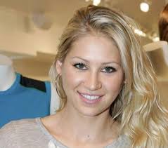 Rare Footage: Kournikova Shows Her Children Celebrating Spain's Victory