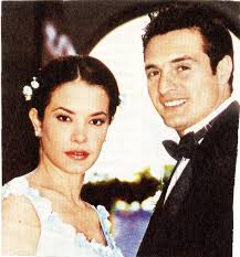 Coraima Torres picture with her husband Nicolas Montero at their wedding day 2. Click for 549 x 590 image - 273012