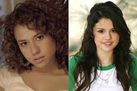 Madison Burge (Becky Sproles, Friday Night Lights) &amp; Selena Gomez (Alex Russo, Wizards of Waverly Place) - 000p86gy