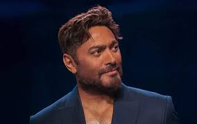 تامر حسني يناشد وزارة الصحة بالتدخل لإنهاء "الفتنة الغذائية" في مصر