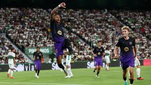 Raphinha decide, brilha com gols e assistência e Barcelona goleia Elche comandado por ex-Botafogo na estreia em LALIGA